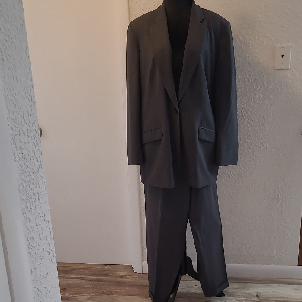 Women's Charcoal Gray Two-Piece Pant Suit